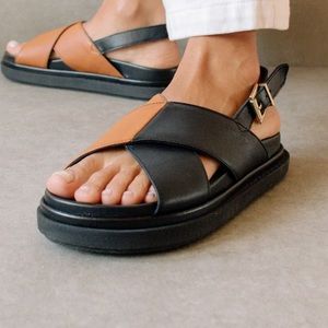 Alohas Marshmallow Black and Brown Cross Strap Sandals Size 6